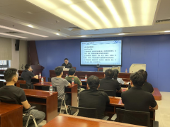 通过“理论+实操指点+现场答疑”相连系的方